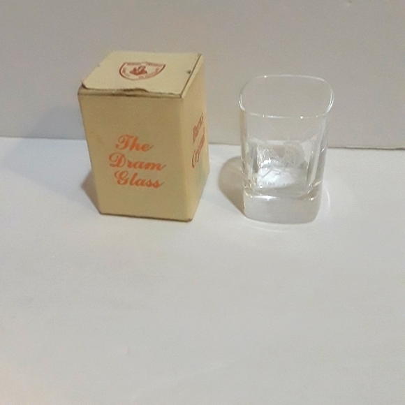 VINTAGE BURNS CRYSTAL COMRIE GOLF CLUB 1891-1991 100 YRS ETCHED SHOT GLASS & BOX - Picture 1 of 11